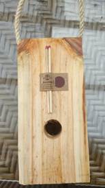 Uma imagem contendo edifcio, de madeira, casa de passarinho, pequeno

Descrio gerada automaticamente